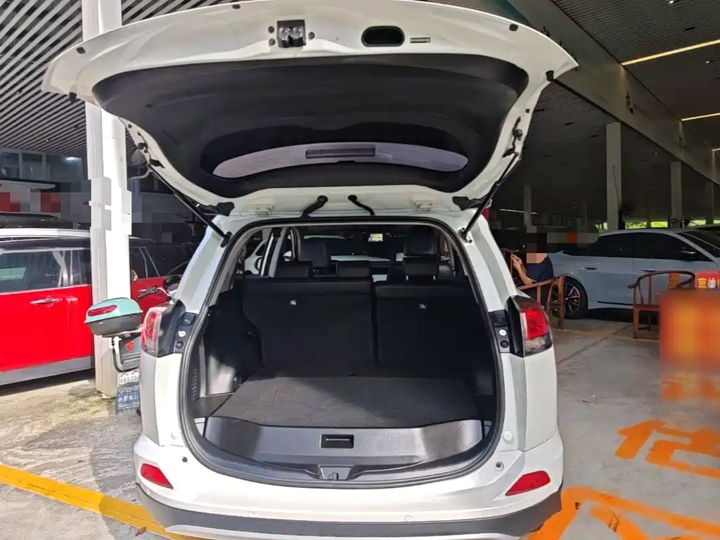 Toyota RAV4 2016 — фото 19