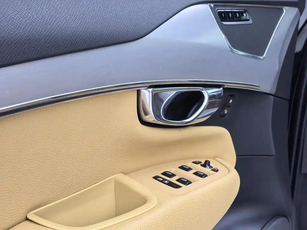Volvo XC90 2016 — фото 27