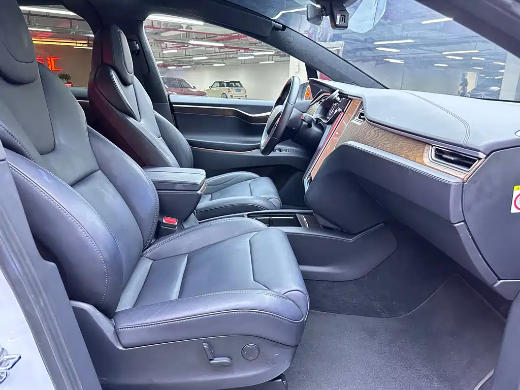 Tesla Model X 2017 — фото 13