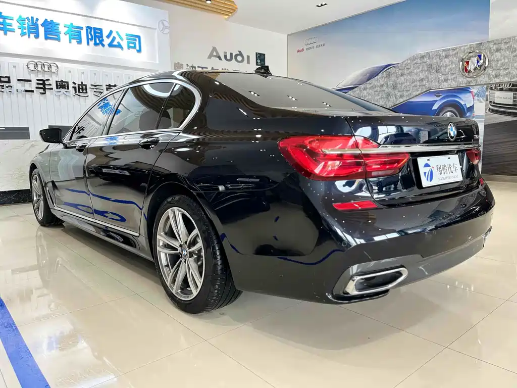 BMW 7 Series 2018 — фото 6