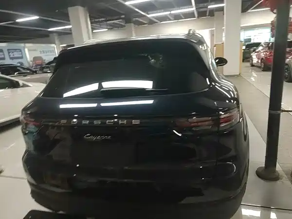Porsche Cayenne 2022