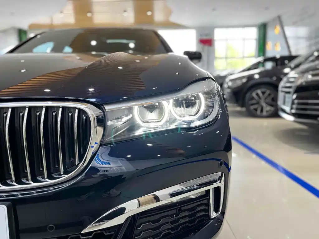 BMW 7 Series 2018 — фото 7