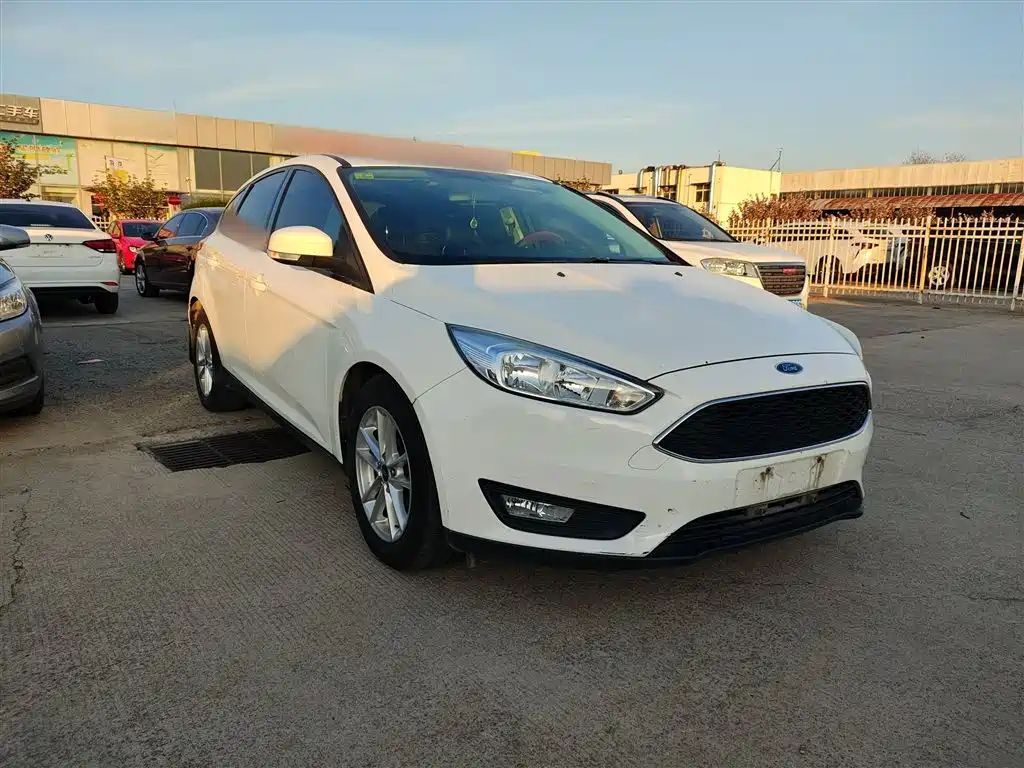 Ford Focus 2018 — фото 22
