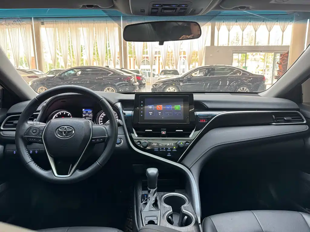 Toyota Camry 2024 — фото 16