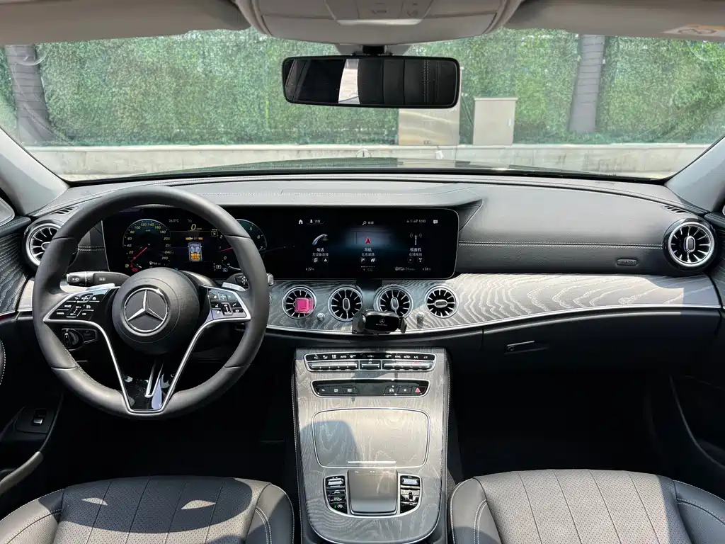 Mercedes-Benz E-Class 2023 — фото 16