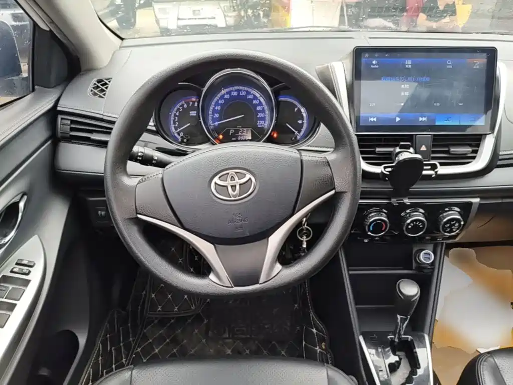 Toyota Yaris L 2019 — фото 11