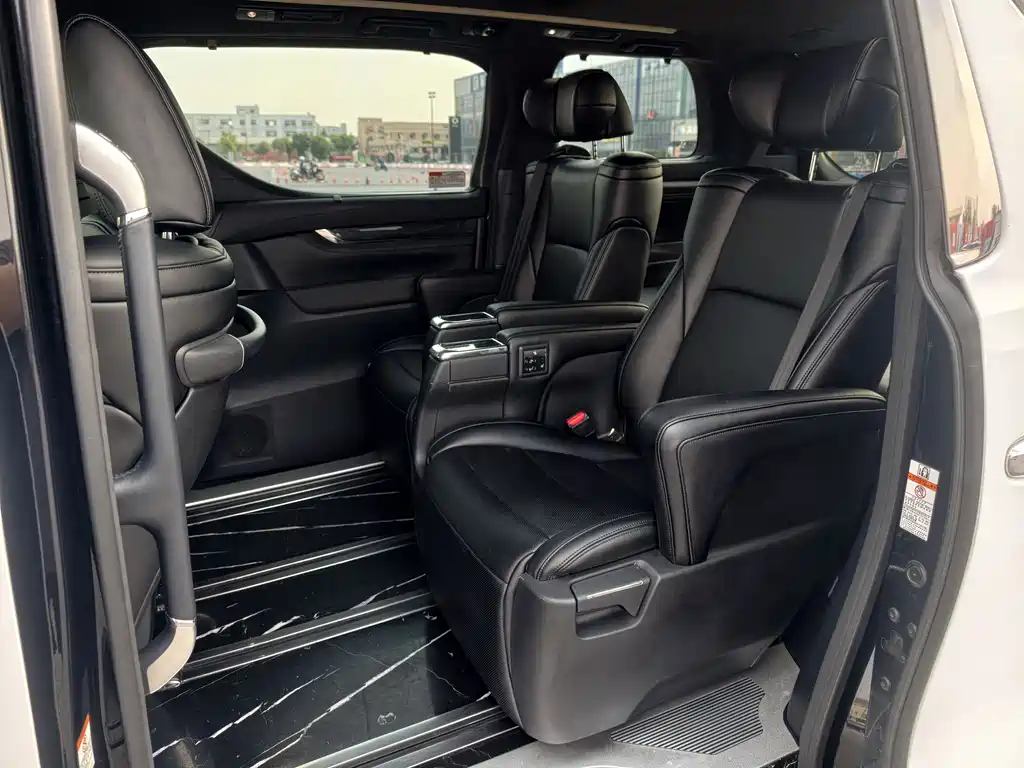 Toyota Alphard 2018 — фото 11