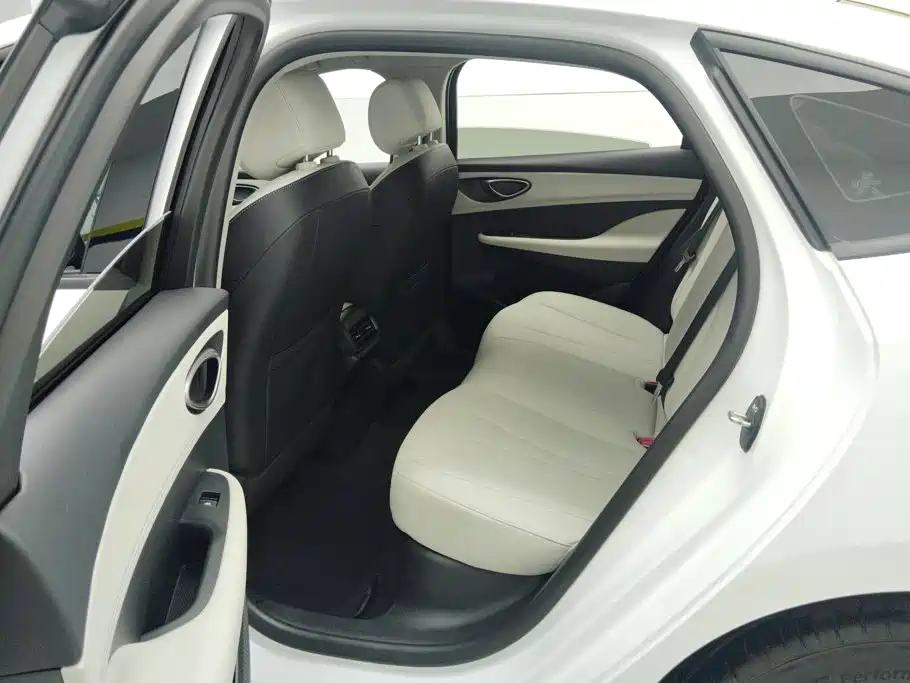 BYD Seal 05 DM-i 2025 — фото 11