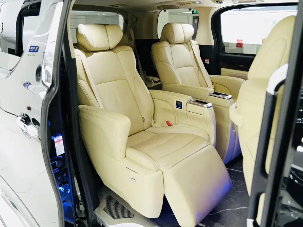 Toyota Alphard 2021 — фото 13