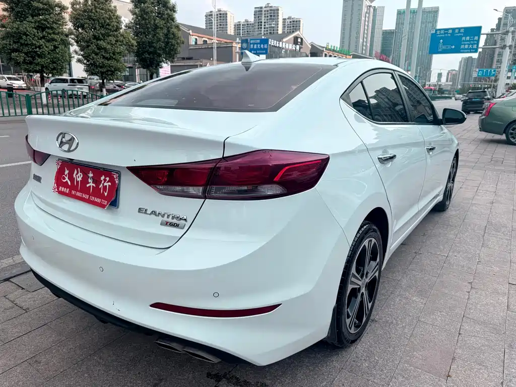 Hyundai Elantra 2019 — фото 4