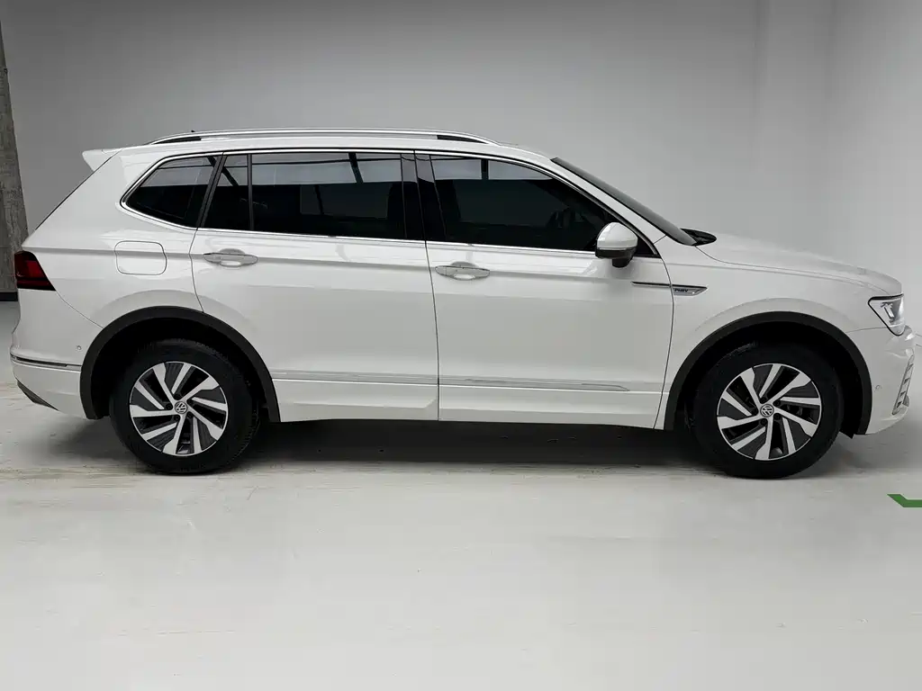 Volkswagen Tiguan L PHEV 2021 — фото 7