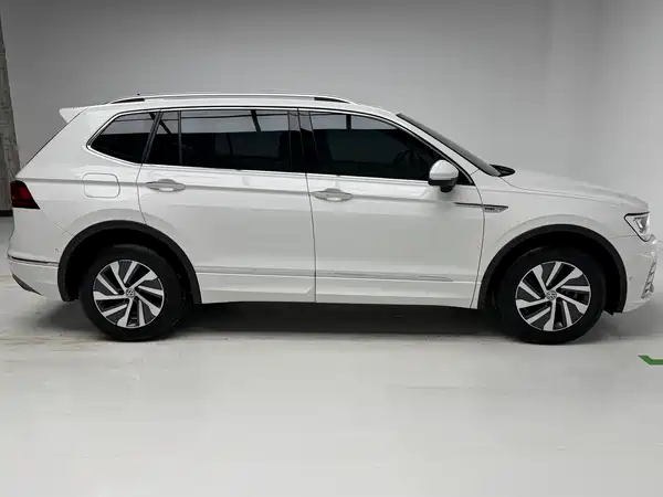 Volkswagen Tiguan L Plug-In Hybrid 2020