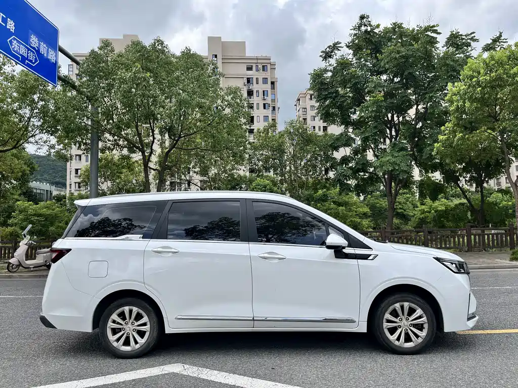 Wuling Jiachen 2024 — фото 15