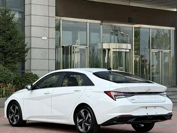 Hyundai Elantra 2022