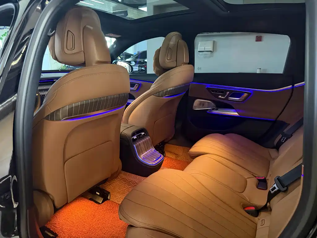 Mercedes-Benz E-Class 2025 — фото 10
