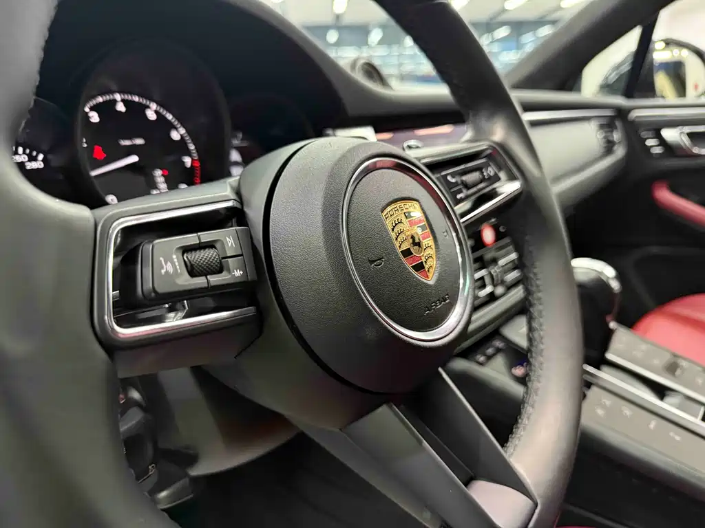 Porsche Macan 2023 — фото 11