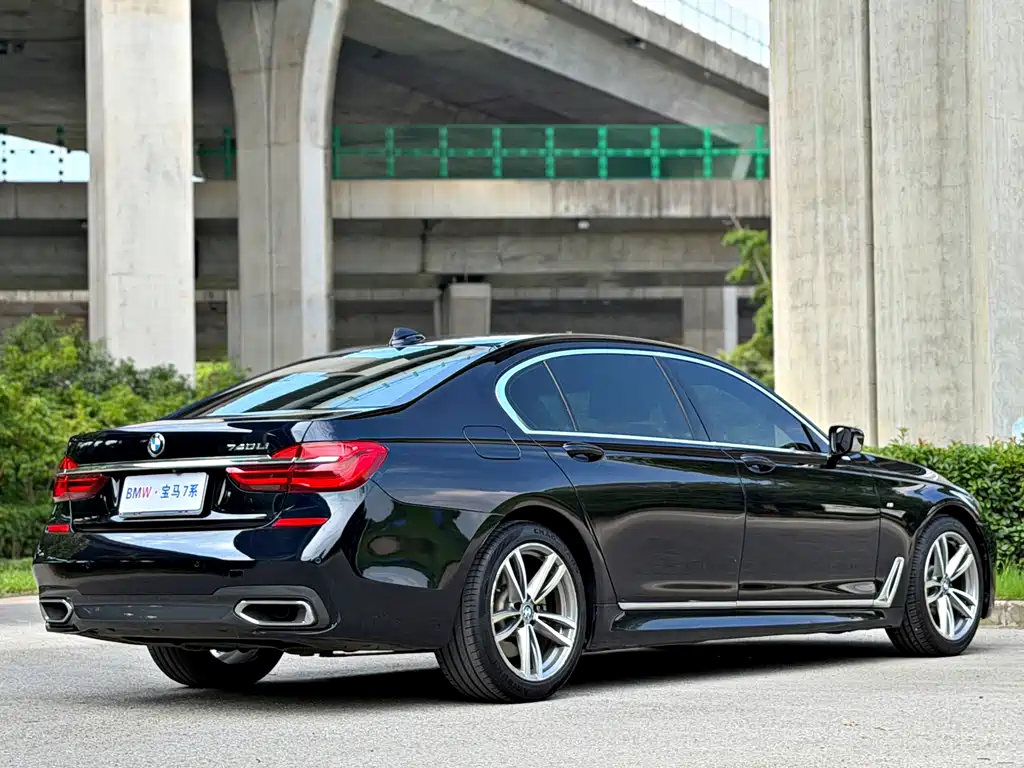 BMW 7 Series 2017 — фото 17
