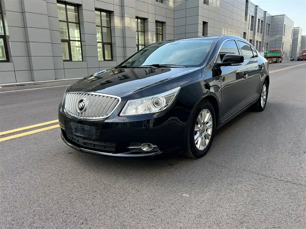Buick LaCrosse 2012 — фото 1