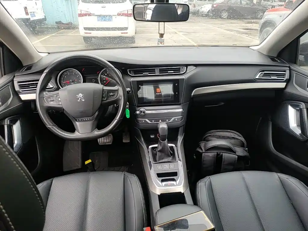 Peugeot 408 2015 — фото 10
