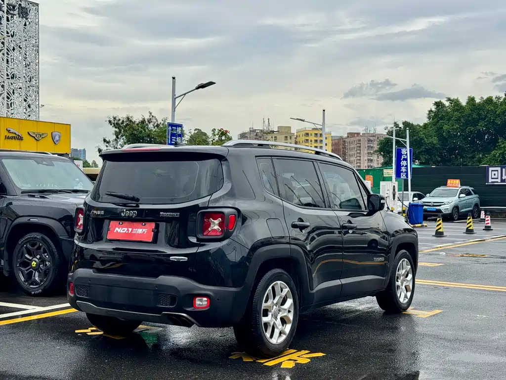 Jeep Renegade 2016 — фото 5