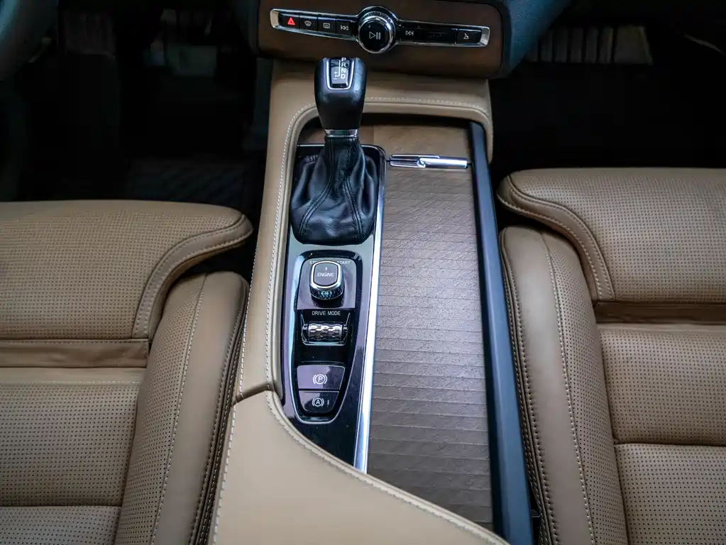 Volvo XC90 2017 — фото 18