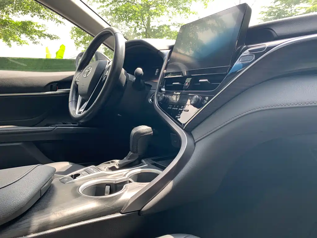Toyota Camry 2023 — фото 23