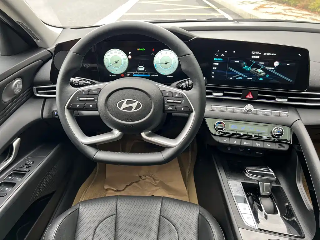 Hyundai Elantra 2023 — фото 16
