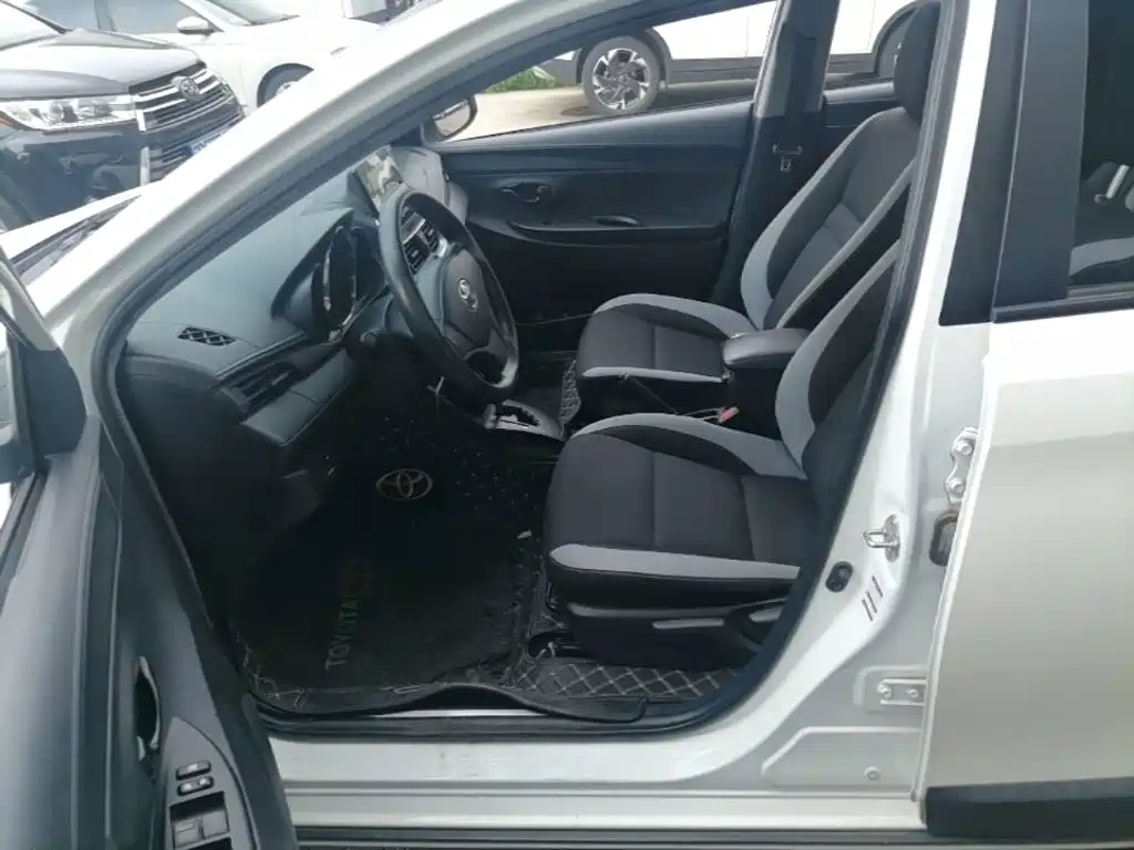 Toyota Yaris L 2020 — фото 22
