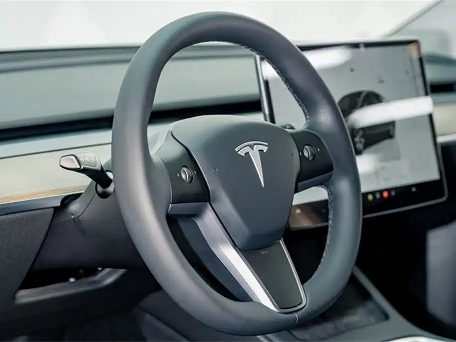 Tesla Model Y 2023 — фото 9
