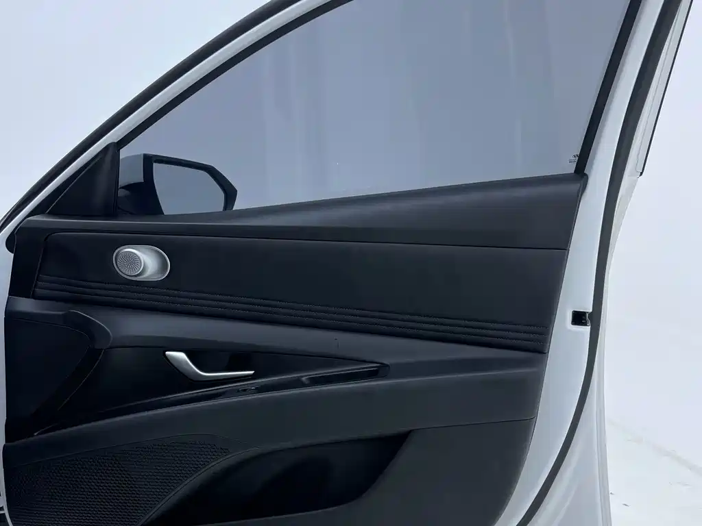 Hyundai Elantra 2022 — фото 30