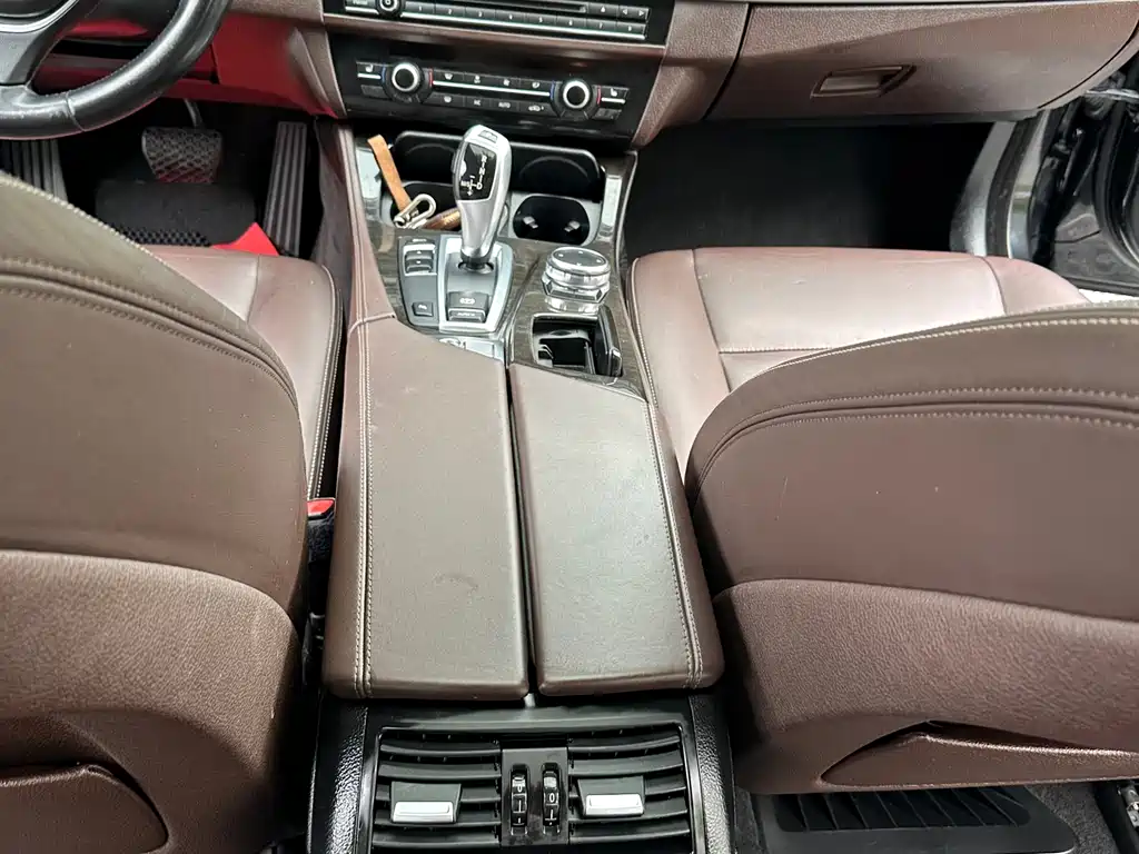 BMW 5 Series 2017 — фото 16