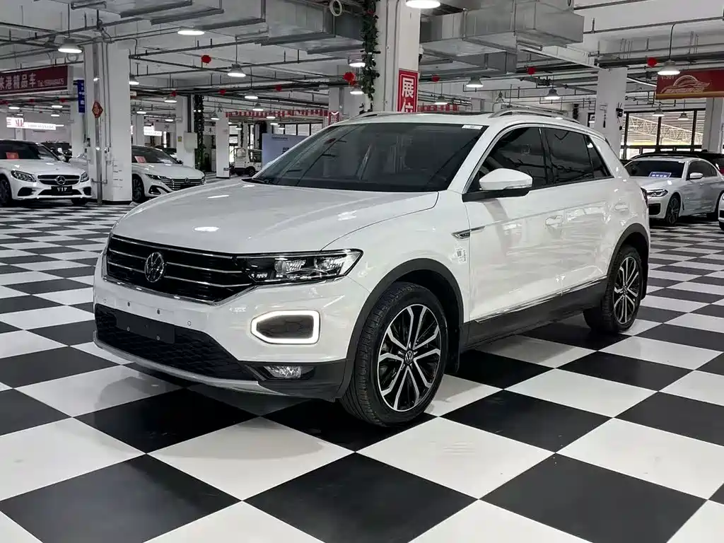 Volkswagen T-Roc 2023 — фото 1