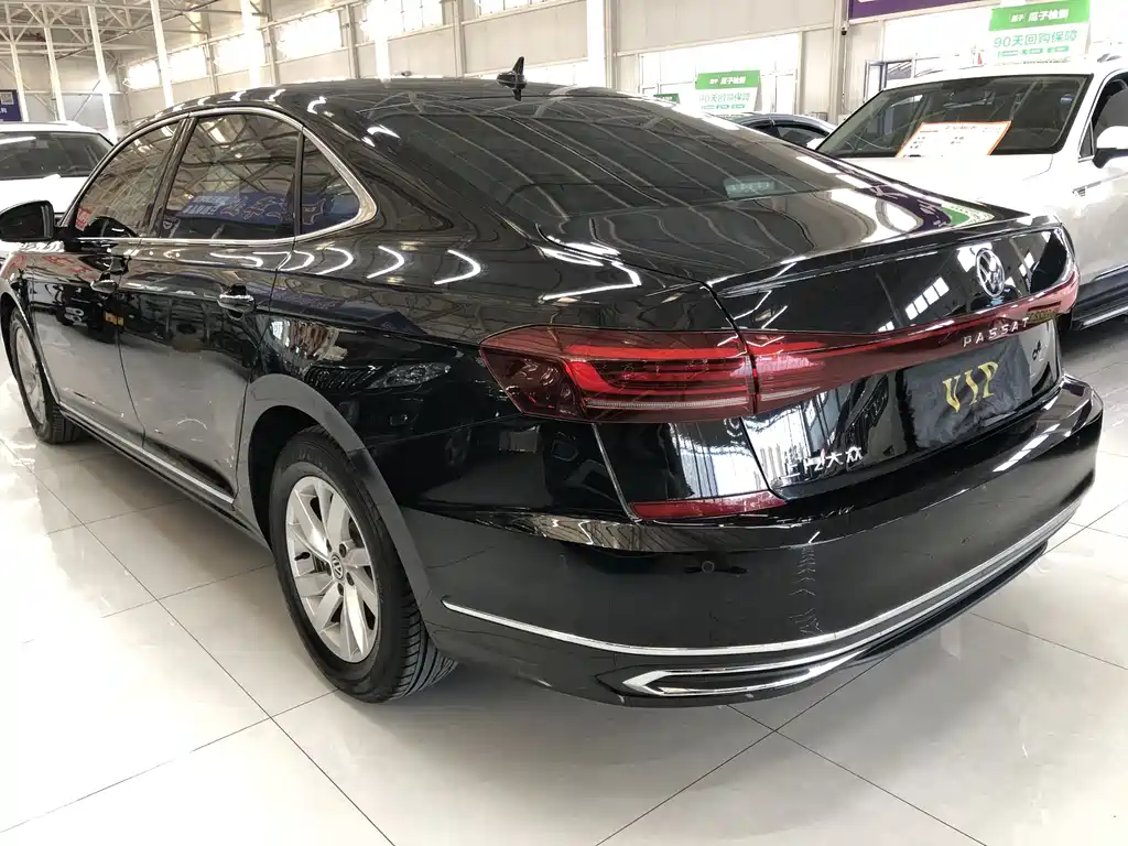 Volkswagen Passat 2023 — фото 12