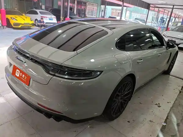 Porsche Panamera 2023