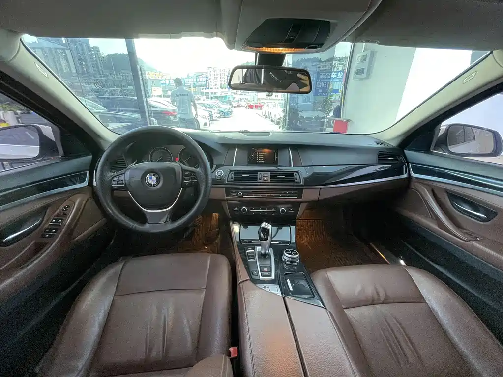 BMW 5 Series 2016 — фото 15