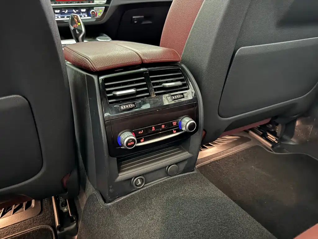BMW 5 Series 2018 — фото 12