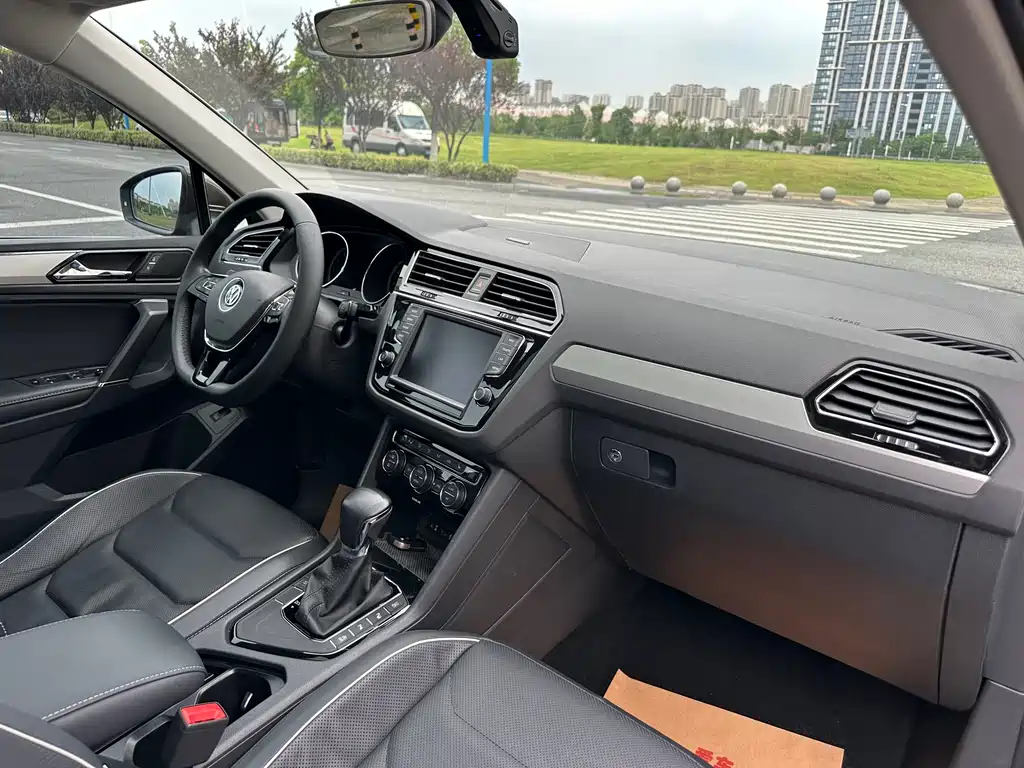 Volkswagen Tiguan L 2018 — фото 18