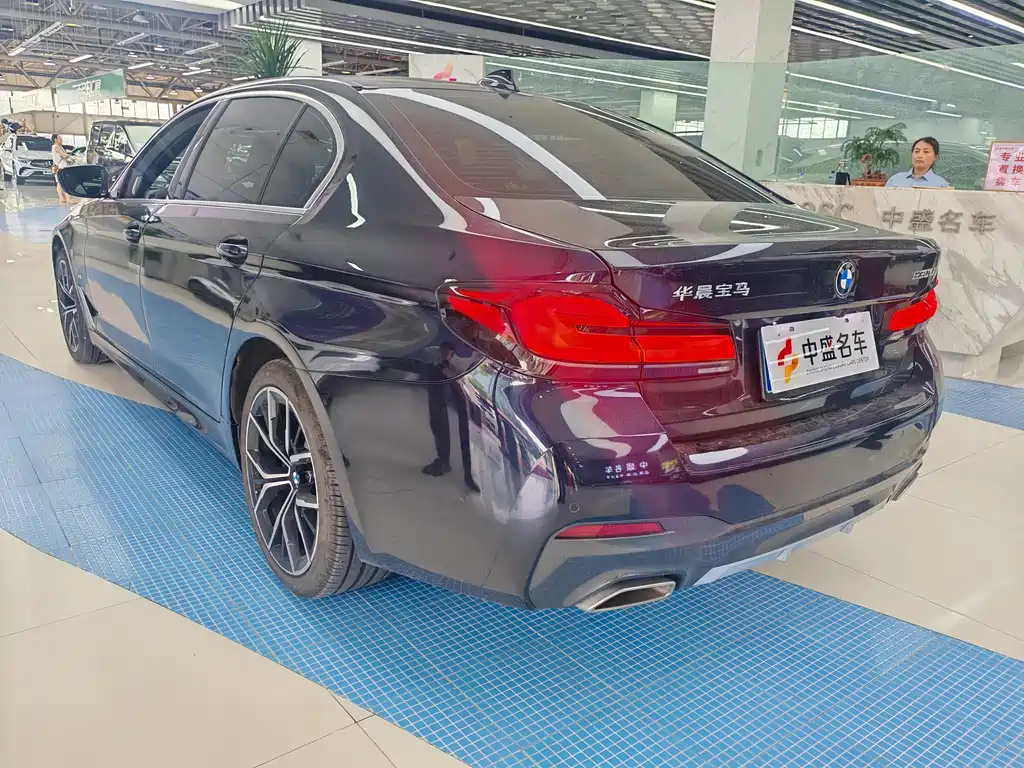 BMW 5 Series 2022 — фото 10