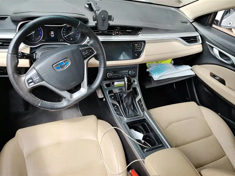 Geely Emgrand 2018 — фото 12