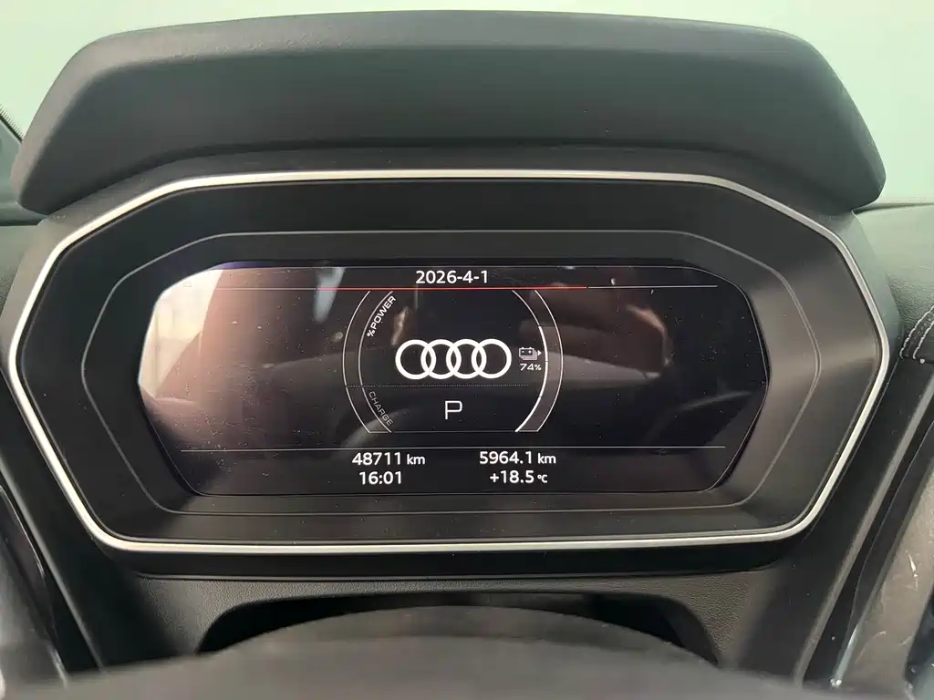 Audi Q4 e-tron 2023 — фото 9