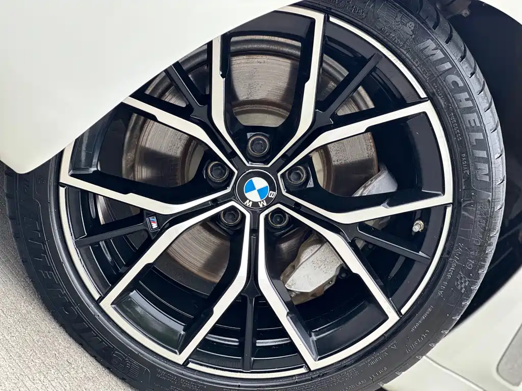 BMW 5 Series 2021 — фото 19