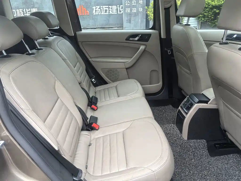 Skoda Yeti 2015 — фото 15