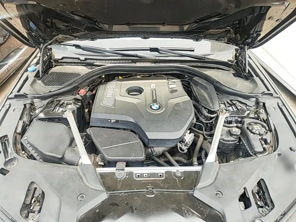BMW 5 Series 2018 — фото 19