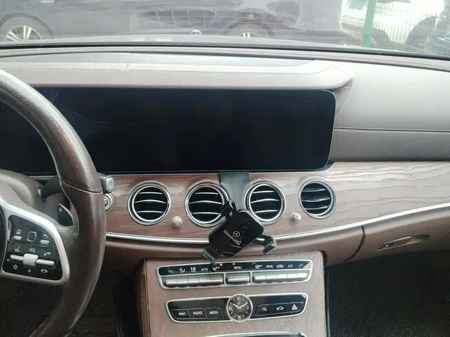 Mercedes-Benz E-Class 2020 — фото 13