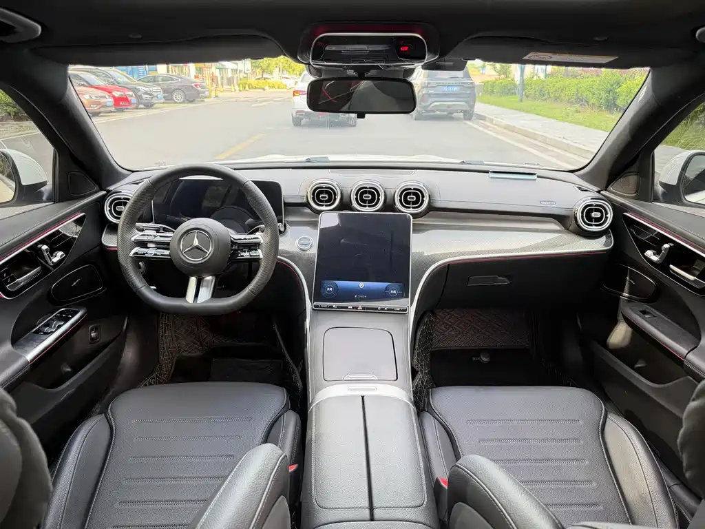 Mercedes-Benz C-Class 2025 — фото 15