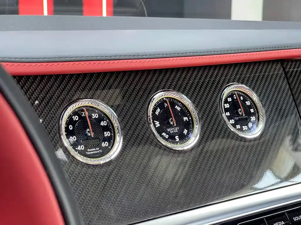 Bentley Continental 2023 — фото 13