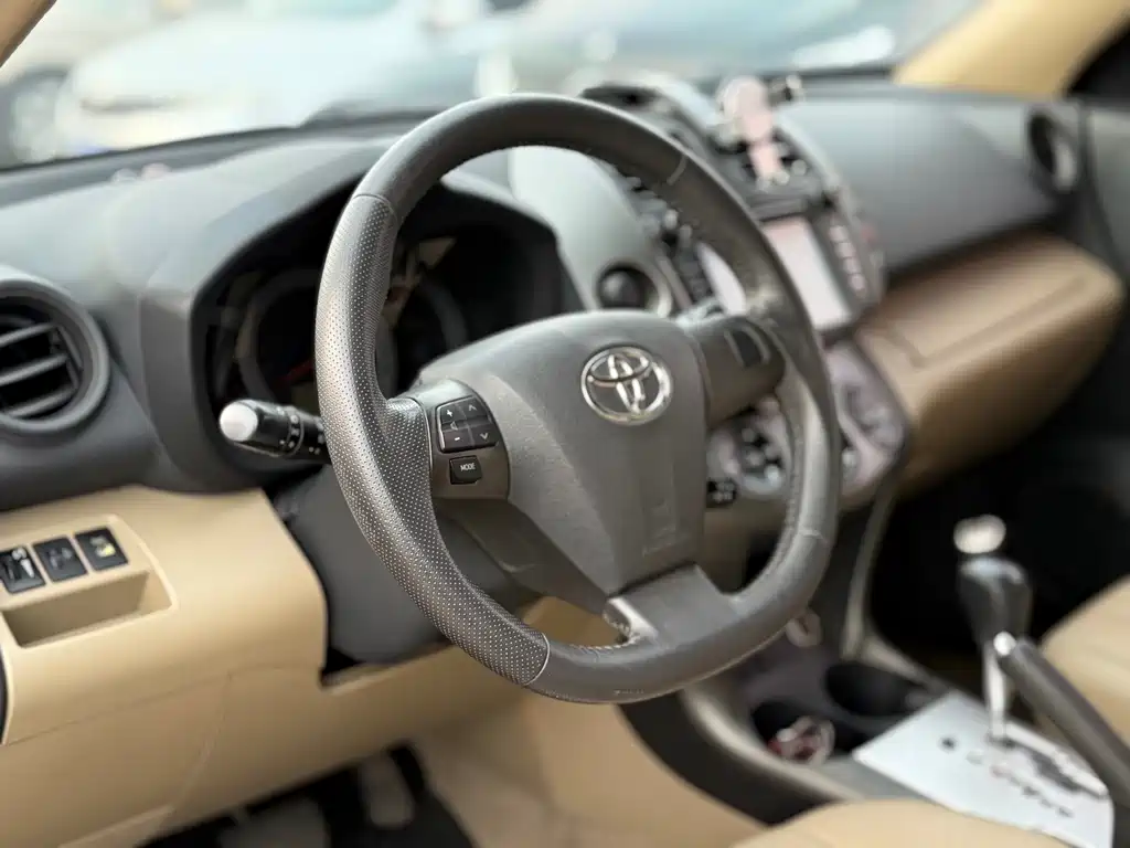 Toyota RAV4 2013 — фото 6