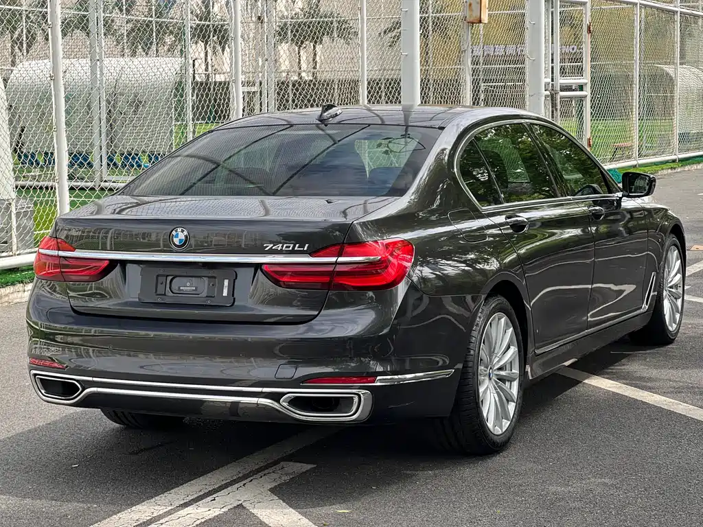 BMW 7 Series 2017 — фото 6
