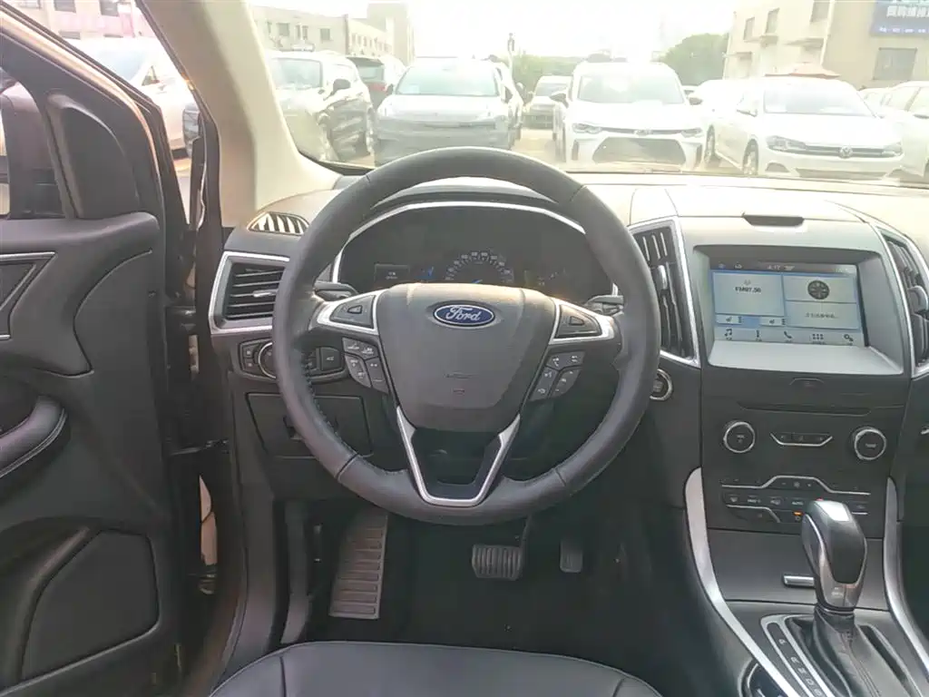 Ford Edge 2017 — фото 11