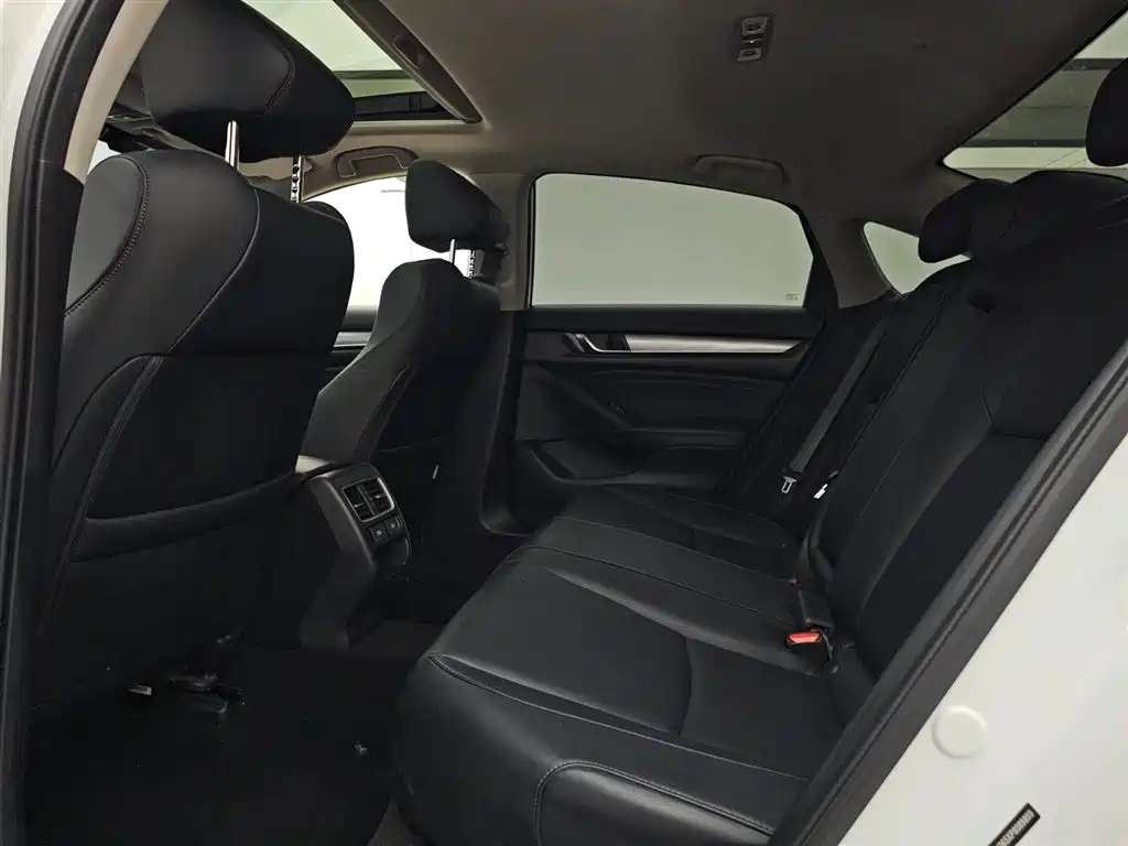 Honda Accord 2023 — фото 14